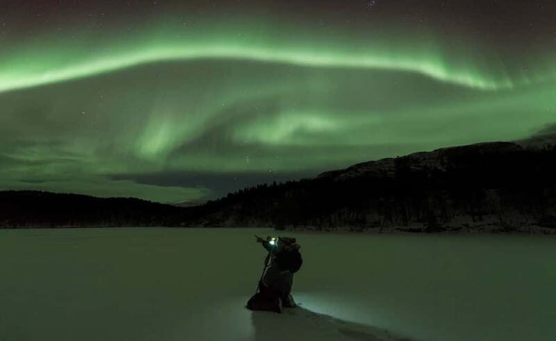 Tromsø: All inclusive Aurora Hunt with photos, food & drinks - Photo help that goes beyond holding a camera