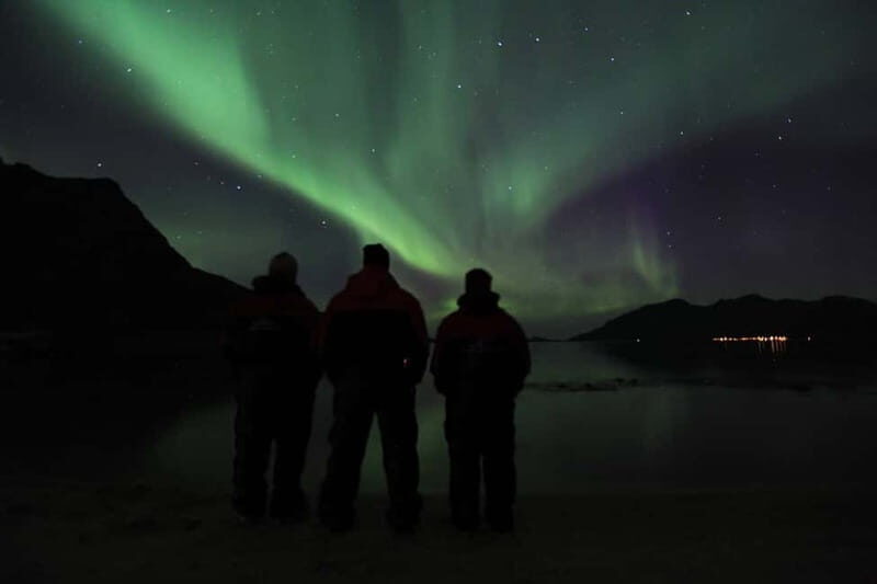 Tromsø: All-Inclusive Northern Lights Hunt - Campfire aurora time: stew, warm drinks, and tripod-friendly viewing
