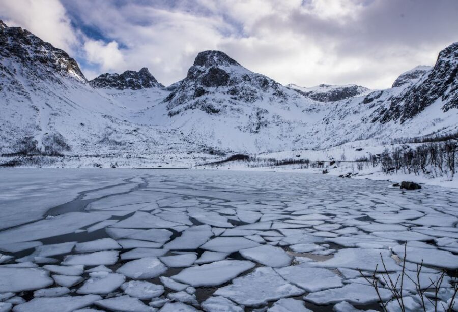 Tromsø: Arctic Nature Roadtrip with Photos & Scenic Lunch - Lunch by the Arctic: warm food without turning it into a food tour