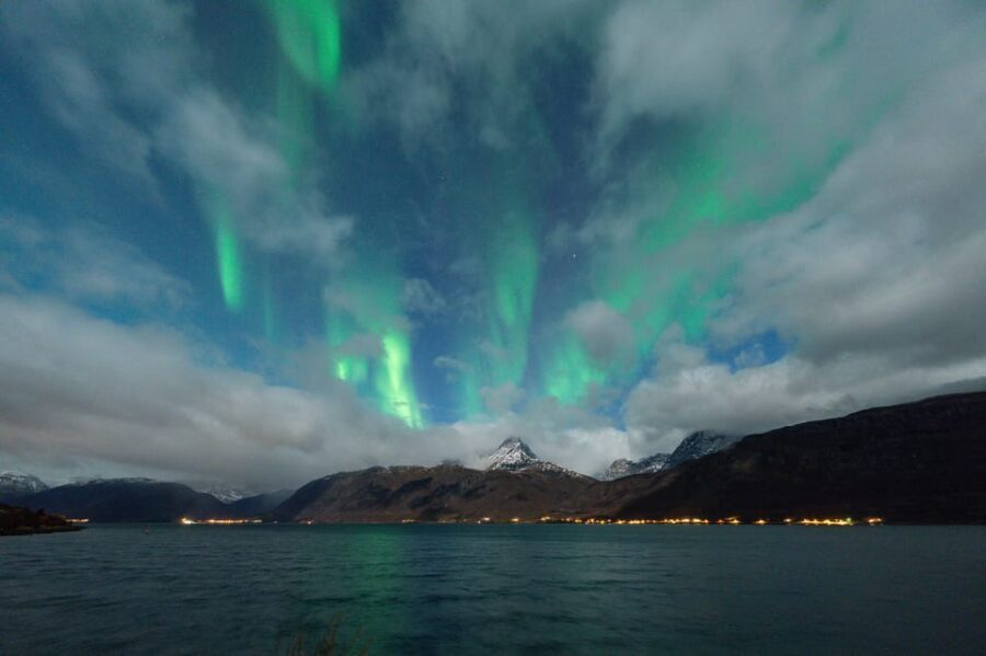 Tromsø: Aurora Borealis, Campfire, Hot Meal, Arctic Tour - Professional photos: included memories, plus a key pricing detail