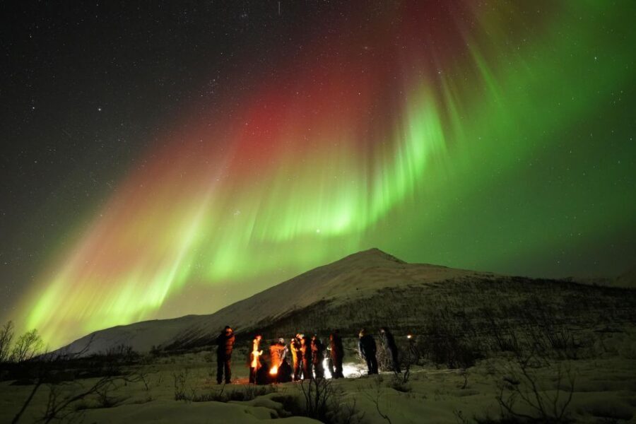 Tromsø: Chase Aurora in Minibus and Free Aurora Portrait - Pickup in the historic center, then straight into “cold-sky mode”