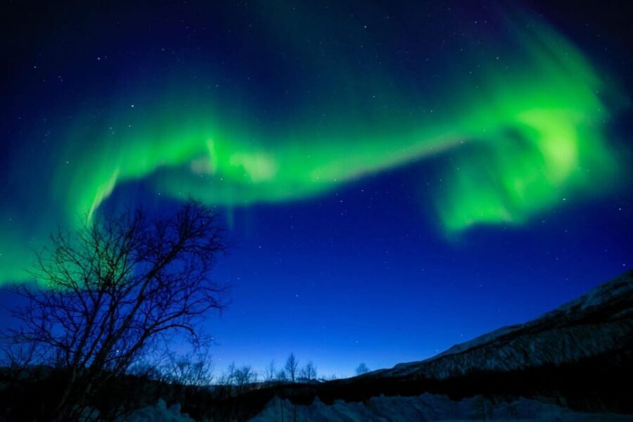 Tromsø Chinese Aurora Tour - Multiple viewing spots: why “moving around” helps