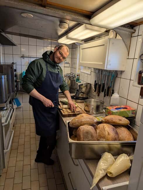 Tromsø: Classic arctic fjord cruise with lite lunch - Bacalao lunch in practice: what’s included and how light it really is