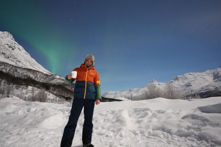 Tromsø: English/Spanish Aurora Pathfinder Tour with Photos - Stop in Tromsø: the aurora hunt routine you should expect