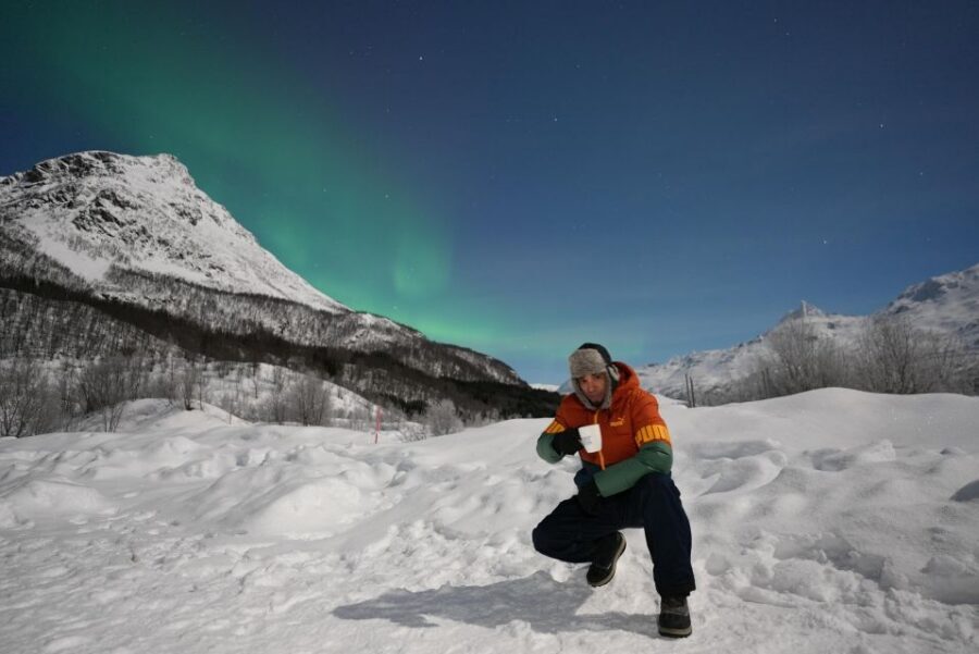 Tromsø: English/Spanish Aurora Pathfinder Tour with Photos - English and Spanish support with a guide who drives