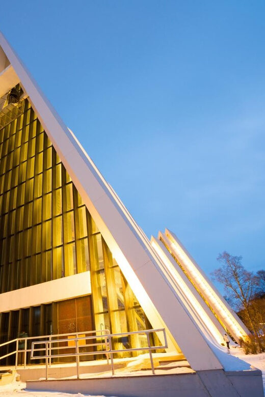 Tromso: Express Walk with a Local in 60 minutes - What to bring so the hour-and-change feels easy