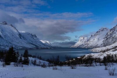 Tromsø: Fjords & Beaches Tour with campfire and Arctic food - Stop 1: Sommarøy Beaches and Frozen Lakes in Arctic Light