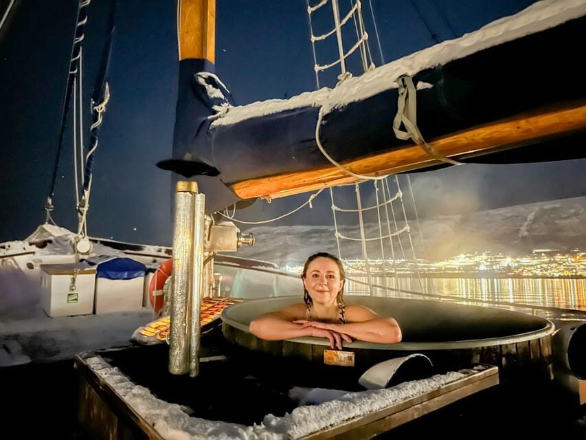 Tromso: Luxury Northern Lights Cruise with Hot Tub & Dinner - Key things to know before you book