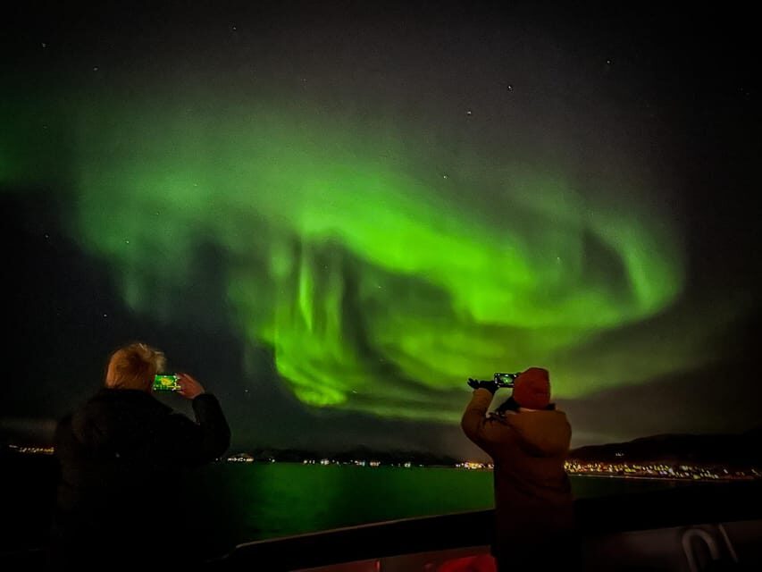 Tromso: Luxury Northern Lights Cruise with Hot Tub & Dinner - How the captain approach changes the odds (and reduces stress)