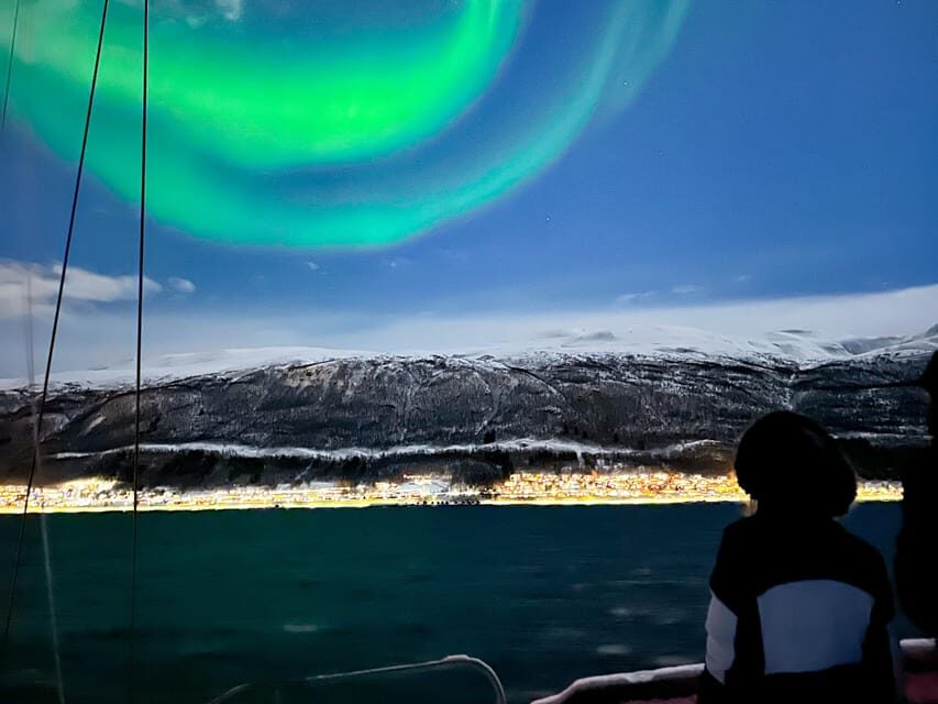 Tromso: Luxury Northern Lights Cruise with Hot Tub & Dinner - What you should bring (and what you might forget)