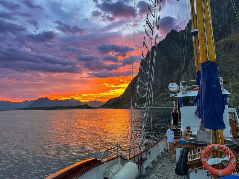Tromsø: Midnight Sun Evening Cruise with Hot Tub - Midnight sun at 7 PM: the timing that makes it work