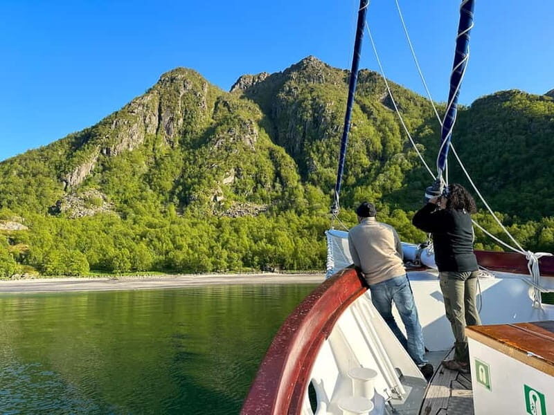 Tromsø: Midnight Sun Evening Cruise with Hot Tub - Price and value: what $309 covers on a 5-hour yacht