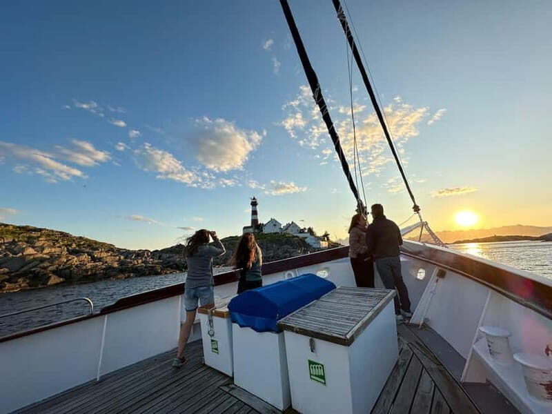 Tromsø: Midnight Sun Evening Cruise with Hot Tub - The Stella Oceana ride: space, cleanliness, and deck comfort