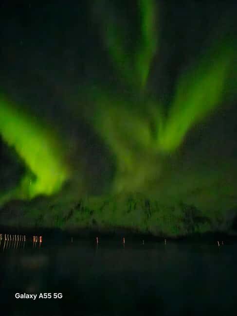 Tromsø: Northern Lights Bus Tour – Chase the Aurora Borealis - Hot drinks and noodles: simple, but smart
