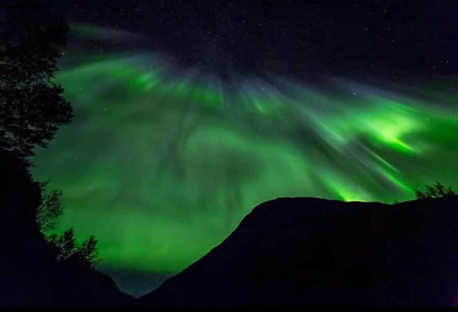 Tromsø: Northern Lights Chase — Small Group Experience - How the Guide Finds Clearer Skies (Even When Conditions Fight Back)