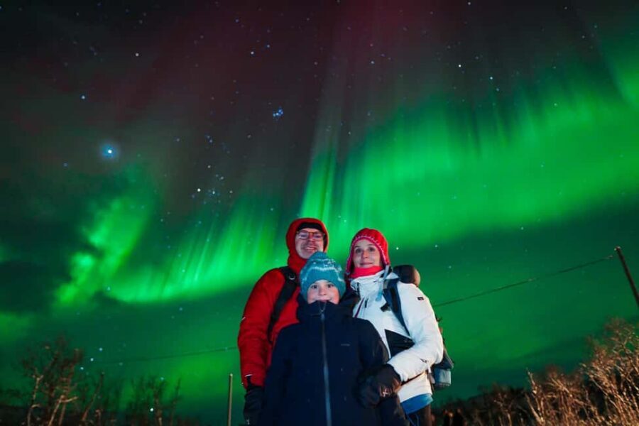 Tromsø: Northern Lights Chase with Expert Aurora Hunters - Photo Help: Unlimited Cinematic DSLR Shots Without the Guesswork