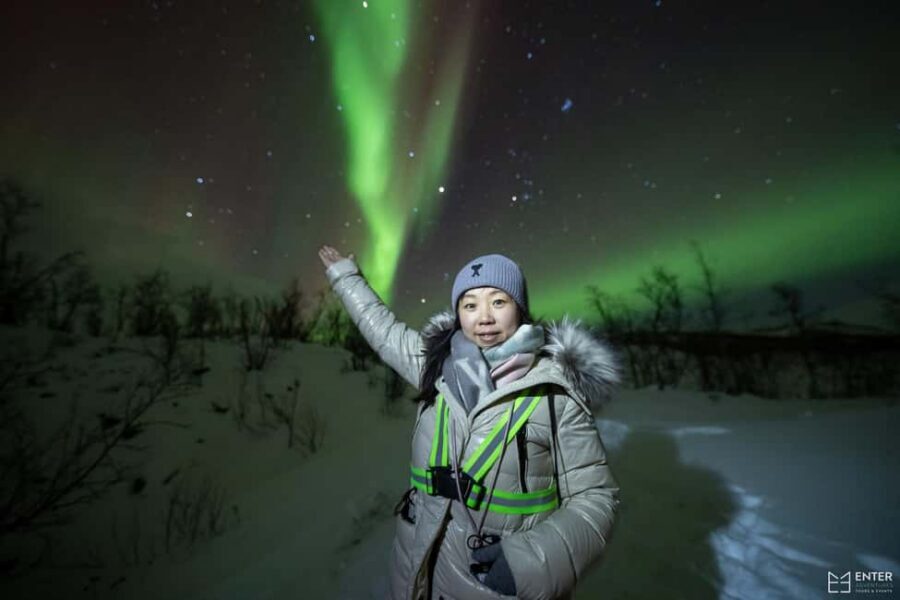 Tromsø: Northern Lights Chase with Expert Guides & Photos - Tromsø moment and guided stories: what you gain before the sky show