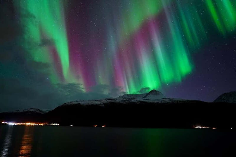 Tromsø: Northern Lights Chase with Local Guide & Free Photos - Tromsø at Night: Why This Feels Like a Real Aurora Hunt