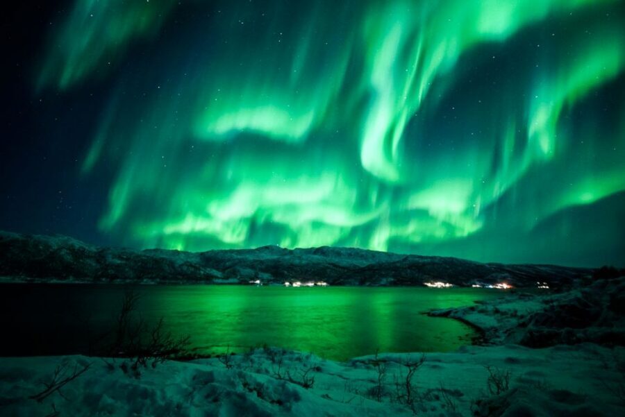 Tromsø: Northern Lights Chase with Photos and Bodysuits - Thermal suits, hot chocolate, and marshmallows: comfort is part of the viewing plan