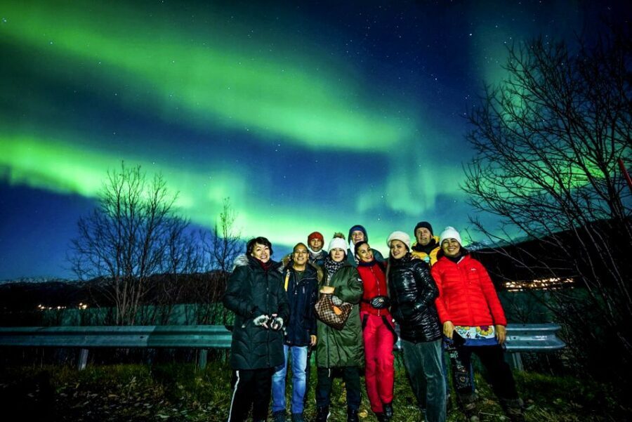Tromsø: Northern Lights Chase with Photos and Bodysuits - Guides and drivers: what the team does during the chase