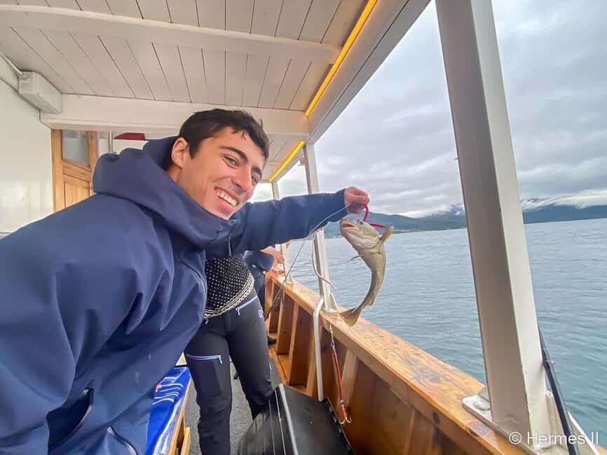 Tromsø: Northern Lights Dinner Cruise - Comfort and Deck Time: Thermal Suits, Blankets, and a Real Plan for Cold