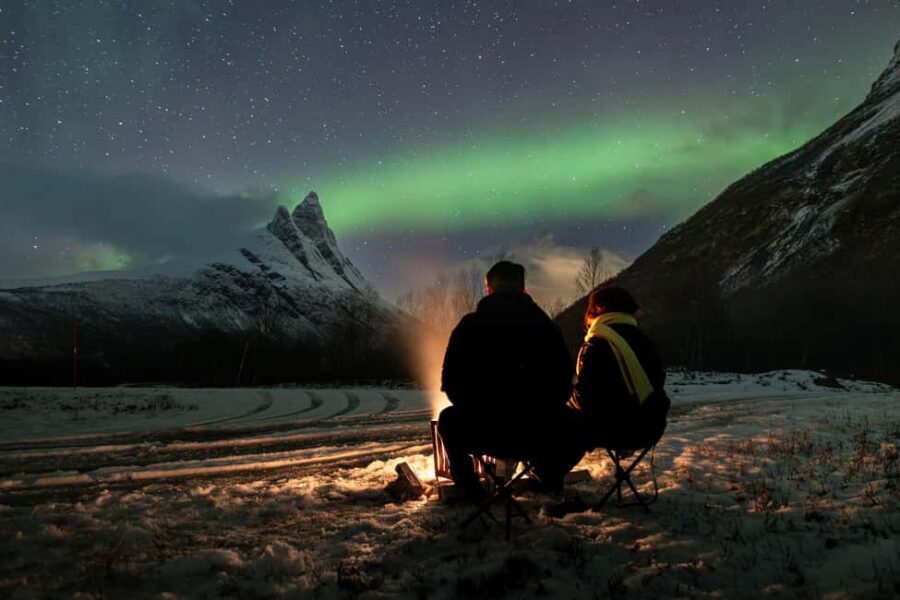 Tromsø: Northern Lights Hunt with Photos and Hot Food - Thermal suits and winter-ready comfort (so you can actually wait)