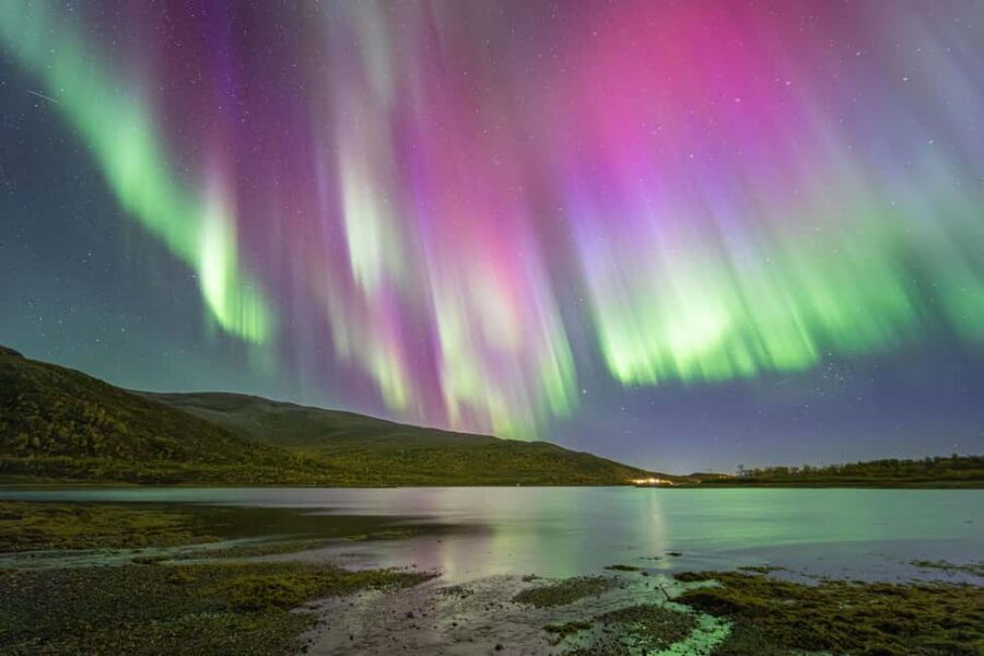 Tromsø: Northern Lights Hunt with Photos and Hot Food - Photos and camera help: included portraits that reduce stress
