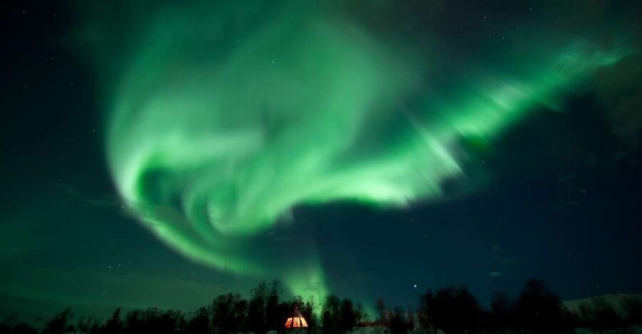 Tromsø: Northern Lights Husky Visit with Traditional Dinner - Aurora reality check: what “not guaranteed” really means
