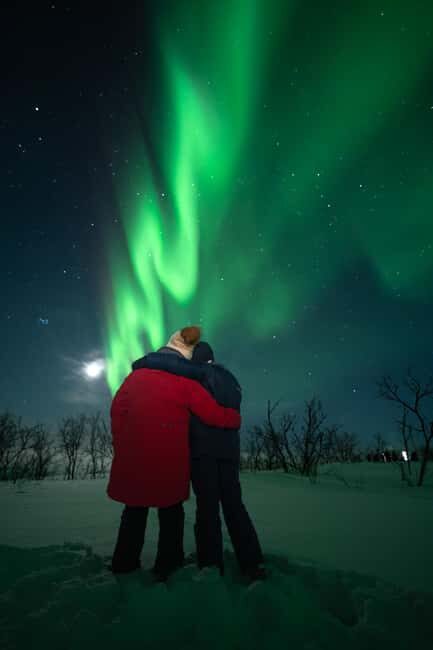 Tromsø: Northern Lights in a Minivan with Free Photos and a Hot Meal - Who this tour is best for (and who should skip it)