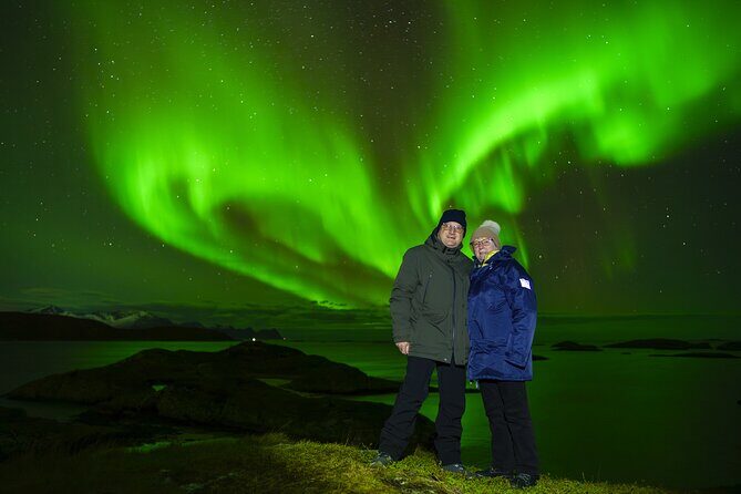 Tromsø: Northern Lights Minibus Tour with Expert Guides - Storgata 44 and the small-group logistics that actually matter