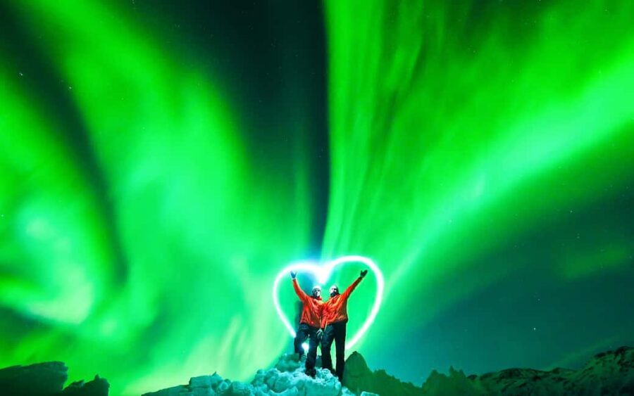 Tromsø: Northern Lights Pioneer Tour with Photos Included - Thermal suits and hot drinks: comfort that protects your focus