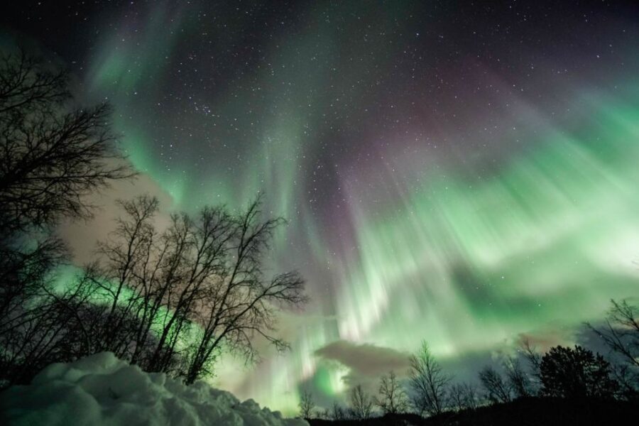 Tromsø: Northern Lights Pioneer Tour with Photos Included - The photo package: included portraits, not just a random snapshot
