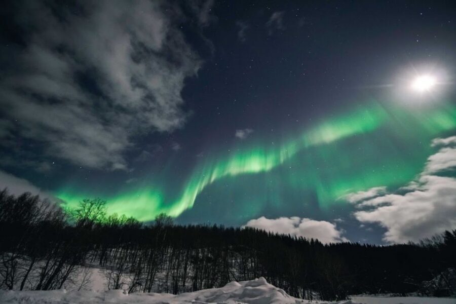 Tromsø: Northern Lights Pioneer Tour with Photos Included - Your likely evening flow: from Dock Hotel to multiple aurora stops