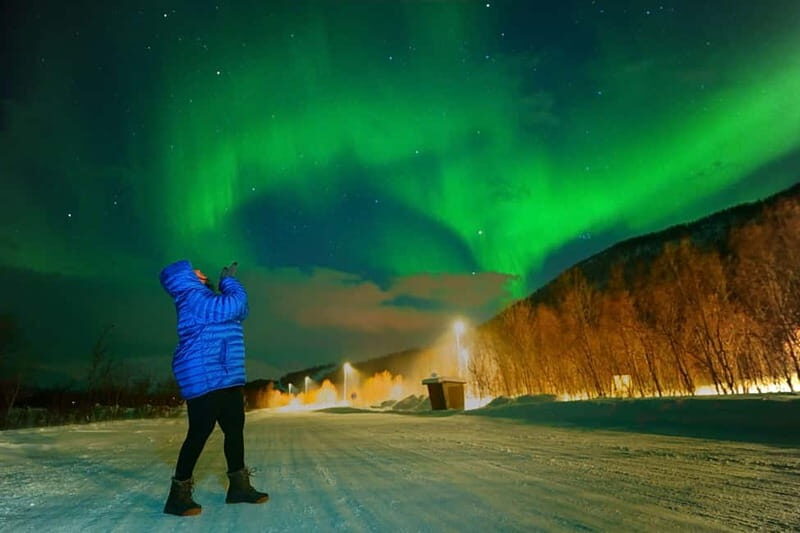 Tromsø: Northern Lights Tour (Max 8) Pickup + Finland - Pickup and the Heated Mercedes Van Advantage