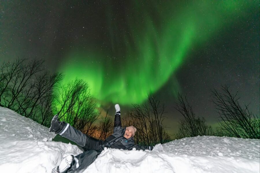 Tromsø: Northern Lights Tour w/Photo, Suits and Local Guide - Warm Food and Hot Drinks: The Small Comforts That Make Waiting Possible