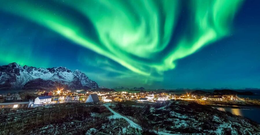 Tromsø: Northern Lights Tour with Campfire - Northern Lights in Tromsø: a night built for cold comfort