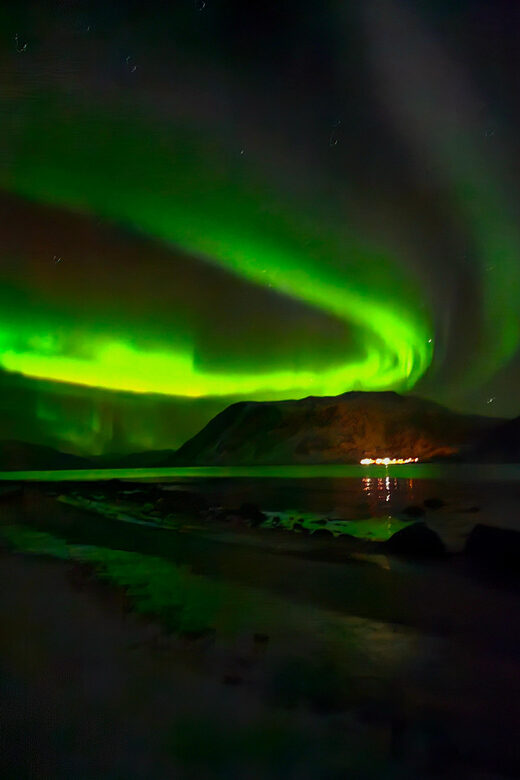Tromsø: Northern Lights Tour with Campfire - Campfire time with thermal gear and Sami storytelling