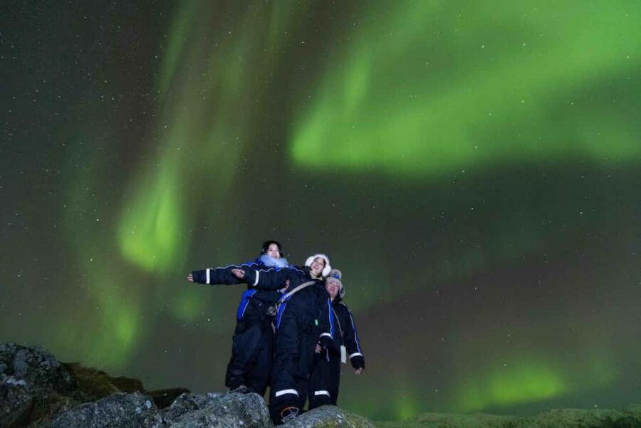 Tromsø: Northern Lights Tour with Dinner and Native Guide - Chasing the lights in a 4x4: why the short walks matter
