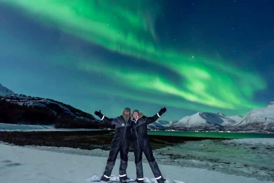 Tromsø: Northern Lights Tour with Photos, Hot Meal & Drinks - Key highlights at a glance