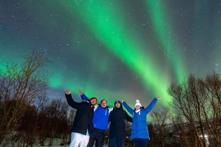 Tromsø: Northern Lights Tour with Photos, Hot Meal & Drinks - First Stop: Viewpoint Breaks, Snacks, and Camp Timing