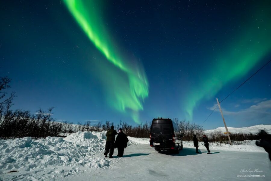 Tromsø: Northern Lights Tour with Photos, Hot Meal & Drinks - The Campfire Stage: Heated Tent, Toilet Comfort, and Real Food