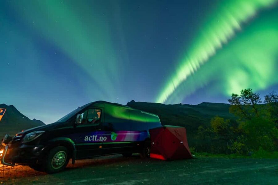 Tromsø: Northern Lights Tour with Photos, Hot Meal & Drinks - Photo Setup That Actually Helps You Get the Shot