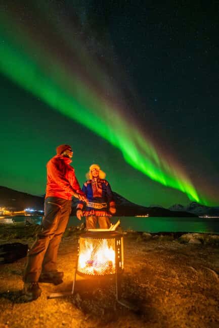 Tromsø: Northern Lights Tour with Sámi & local guides - Tromsø pickup and the 6-hour pace for aurora hunting