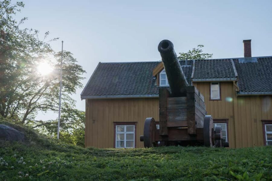 Tromsø: Old Town and Polar Museum Tour with English-speaking tour guide - The Polar Museum visit: exploration, hunting, and Amundsen’s thread