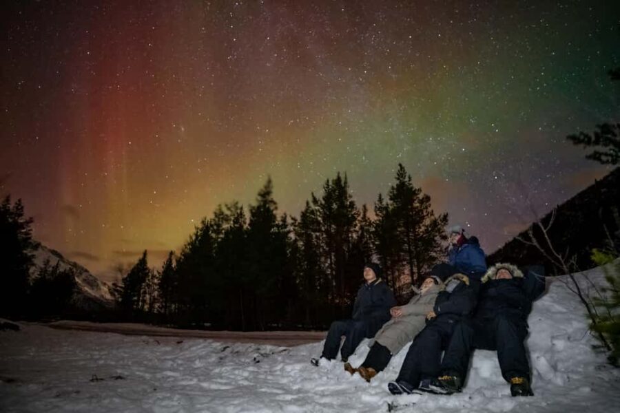 Tromsø: Premium Northern Lights Tour Small Group 8 Guests - Thermal suits and photo time: how you get the best results