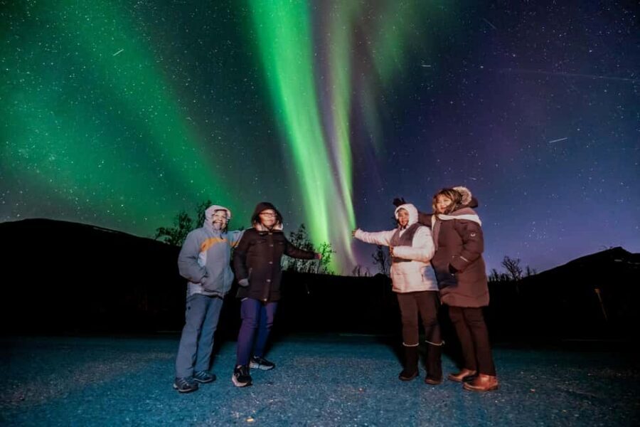 Tromsø: Premium Northern Lights Tour Small Group 8 Guests - When the route crosses into Finland: passports and clear-sky math
