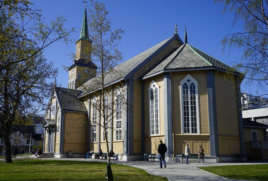 Tromsø: Private City Tour - How the 2–3 hour walk plays out day-to-day