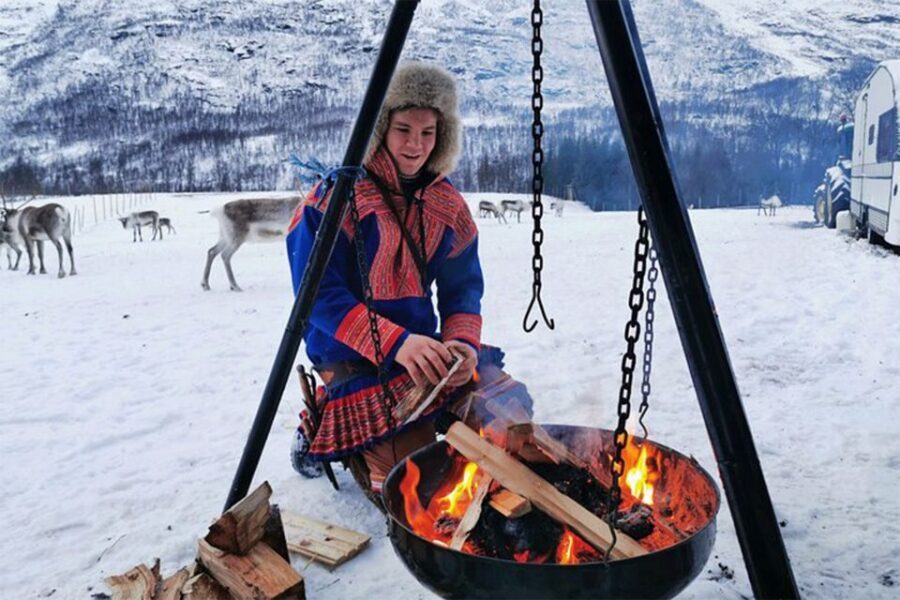 Tromsø: Reindeer Experience at a Sami Camp - What to buy in the camp shop (and how to keep it meaningful)