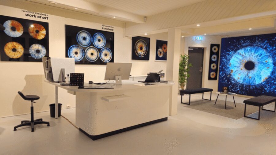 Tromsø: Reveal Your Eye Experience at the Iris Galerie - The Eye-Reveal Session: Capturing Your Iris Without Flash
