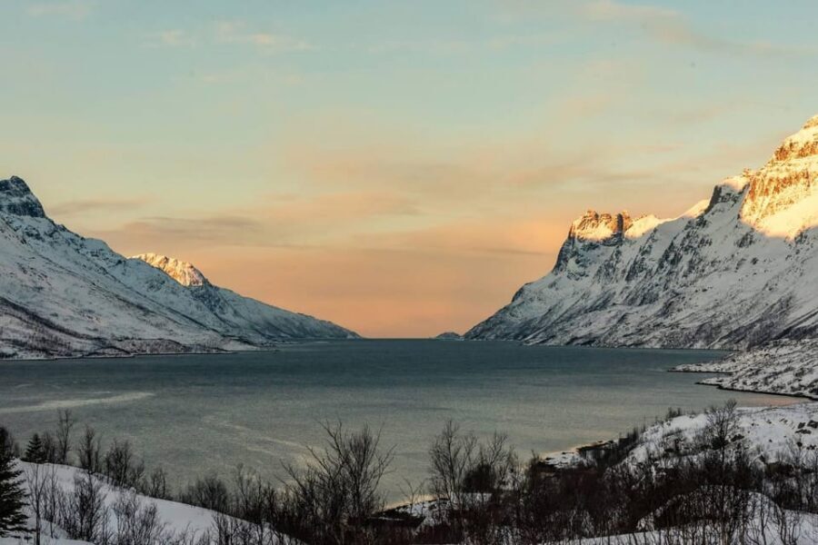 Tromsø: Small-Group Northern Lights Chase by Van with Photos - Northern Lights guarantee: planning your expectations smartly